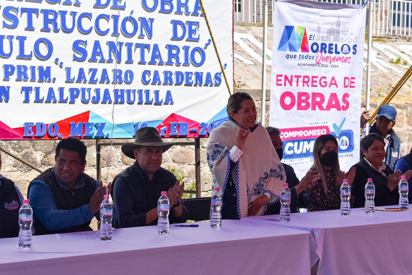 1676646164 771 Nuestra presidenta Miriam Garcia acompanada de integrantes del Cabildo entregar