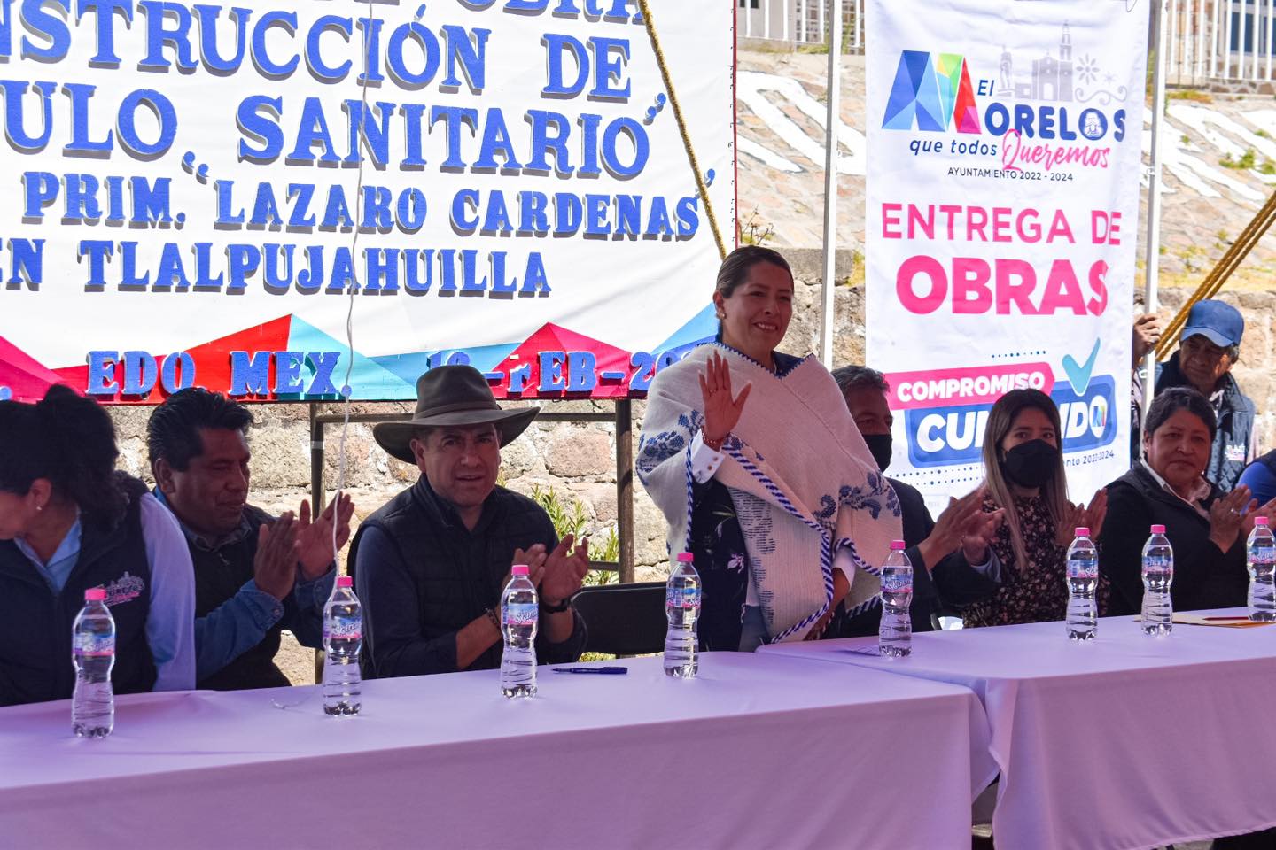 1676646165 749 Nuestra presidenta Miriam Garcia acompanada de integrantes del Cabildo entregar