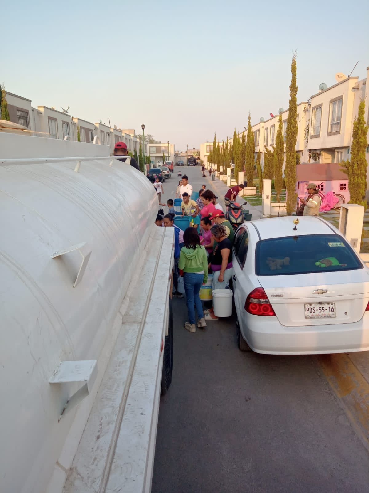 1676661123 613 ¡¡¡ABASTO DE AGUA EN PASEOS DEL VALLE