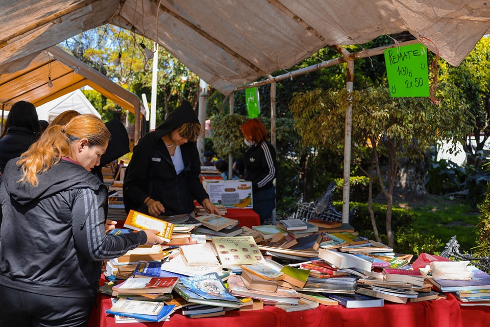 1676751899 715 Continua la IX FeriaDelLibro Texcoco en el Jardin Municipal Es