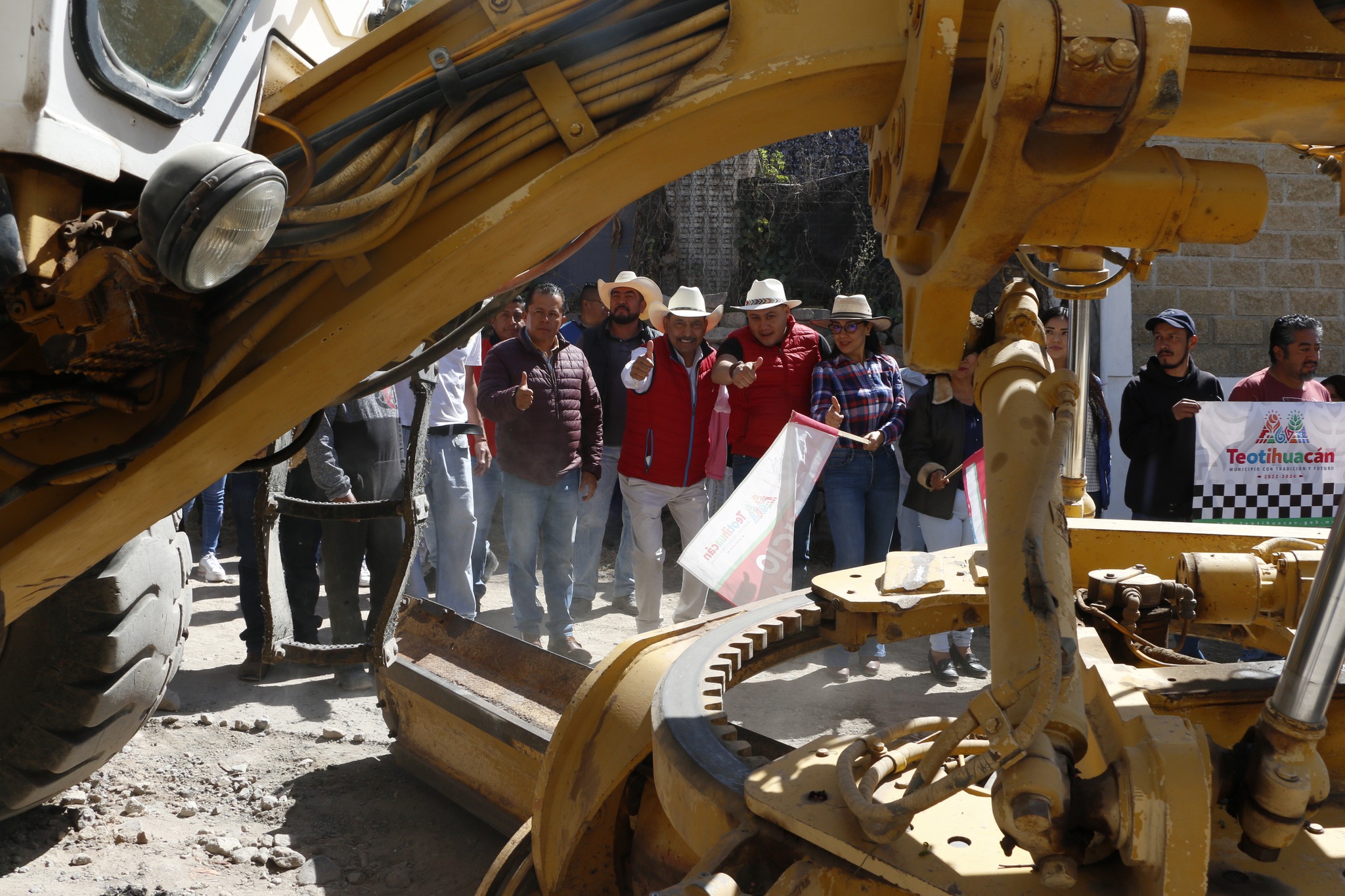 1676759888 703 Inicio de la obra Pavimentacion con Asfalto Calle Morelos en