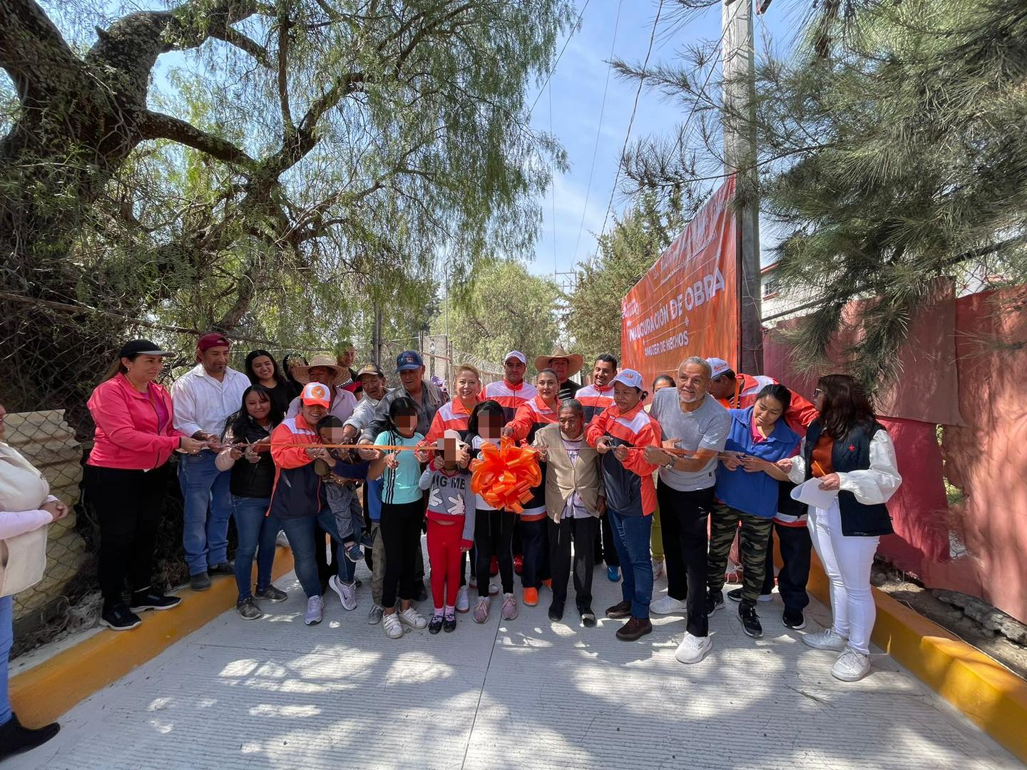 1676764610 Amigas y amigos en el Barrio de la Concepcion inauguramos