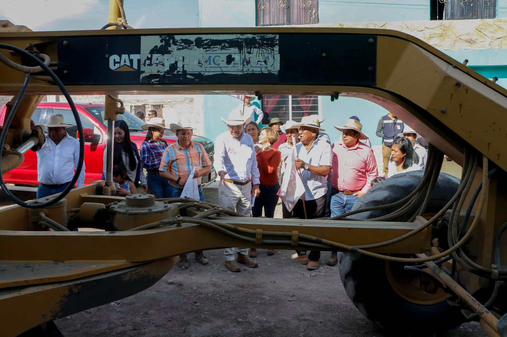 1676810725 11 Banderazo de inicio a la obra Pavimentacion Asfaltica Calle Ninos