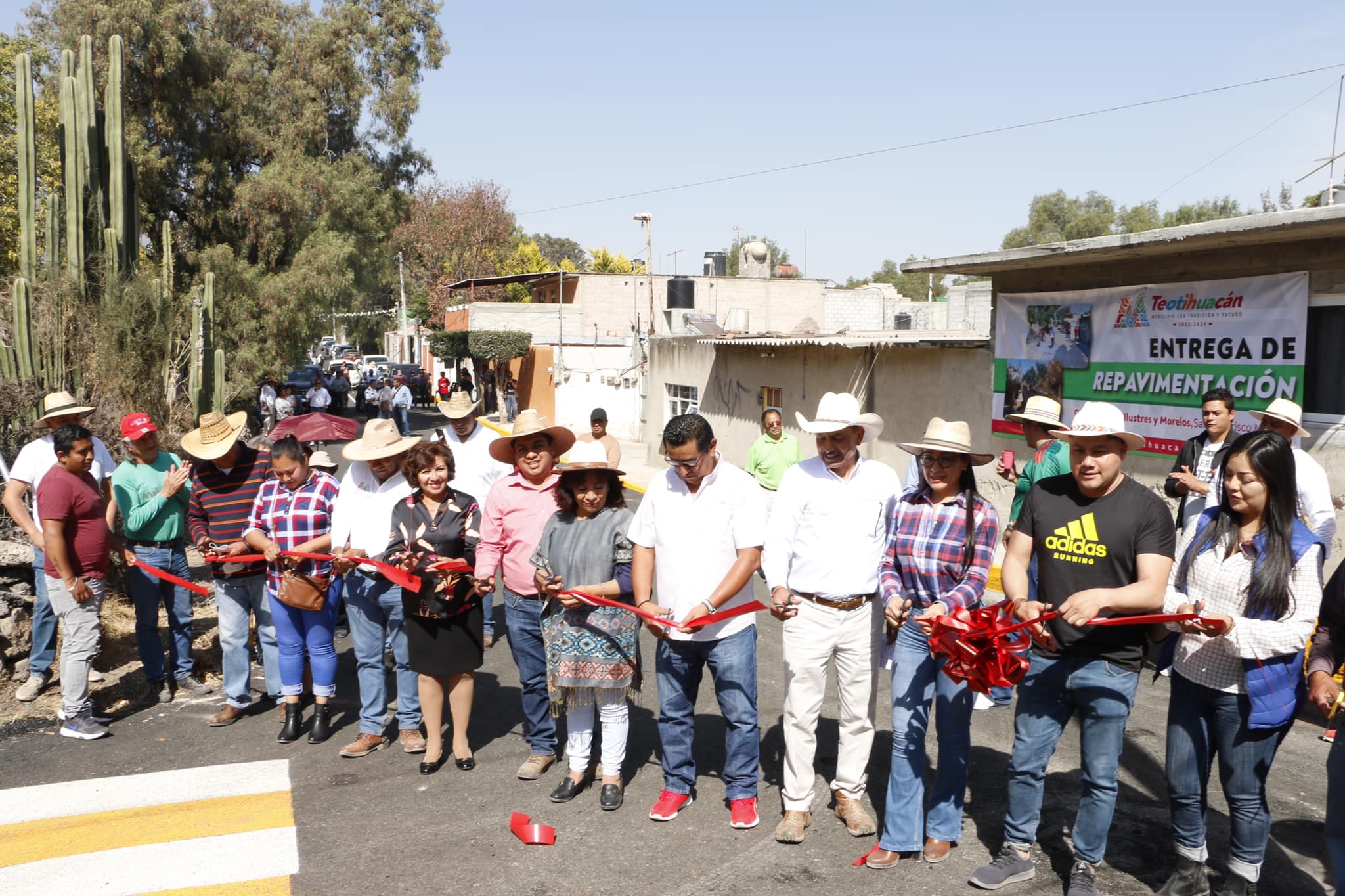 1676825279 182 Entrega de la obra de Repavimentacion a las Calles Hombres