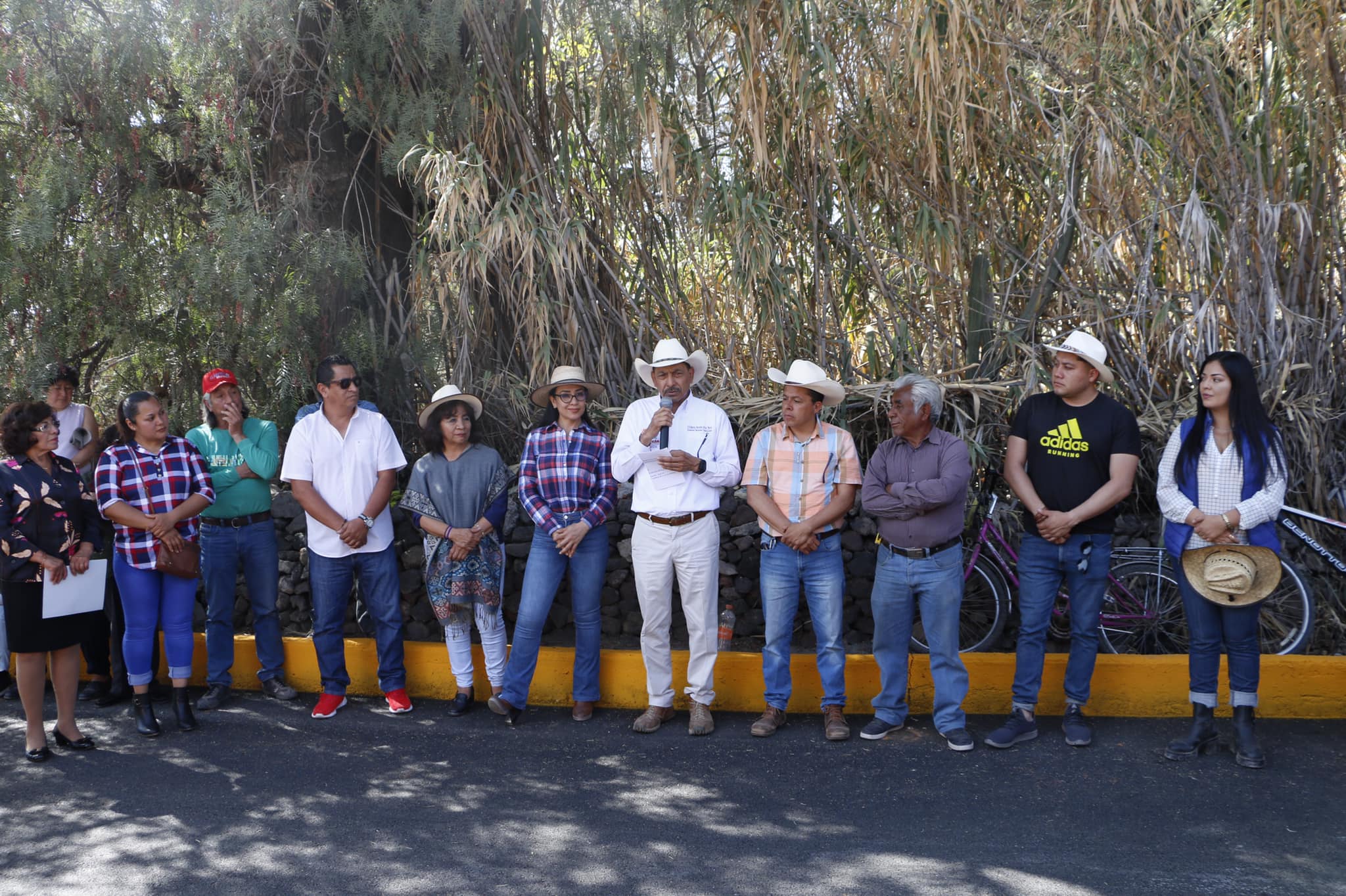 1676825280 446 Entrega de la obra de Repavimentacion a las Calles Hombres