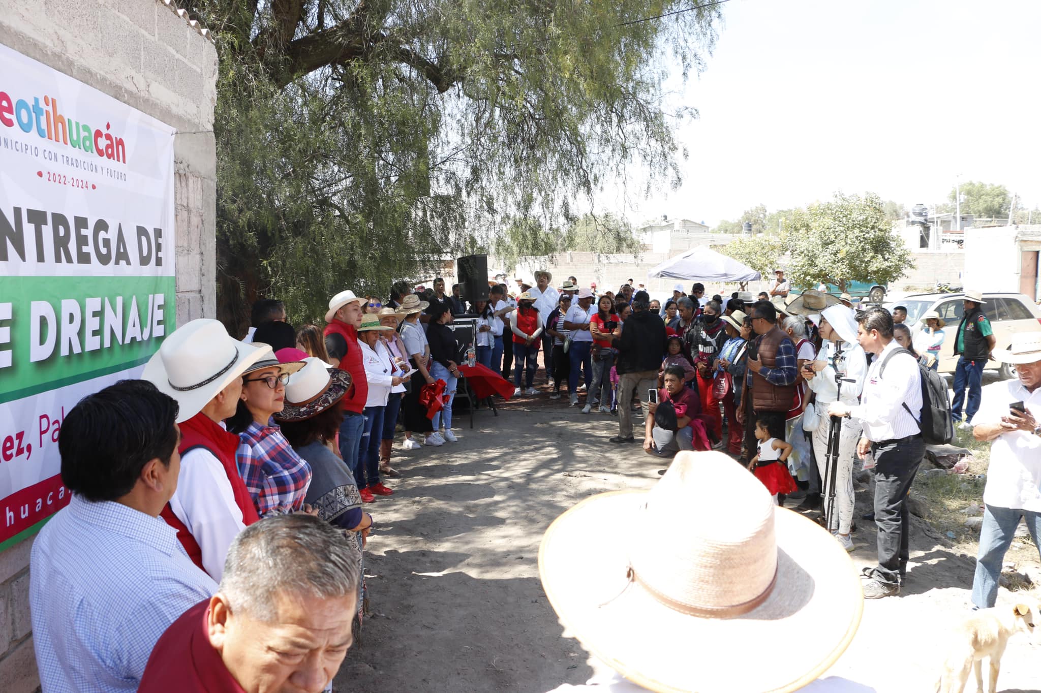 1676839911 487 Realizamos la entrega de Red de Drenaje en la Cerrada