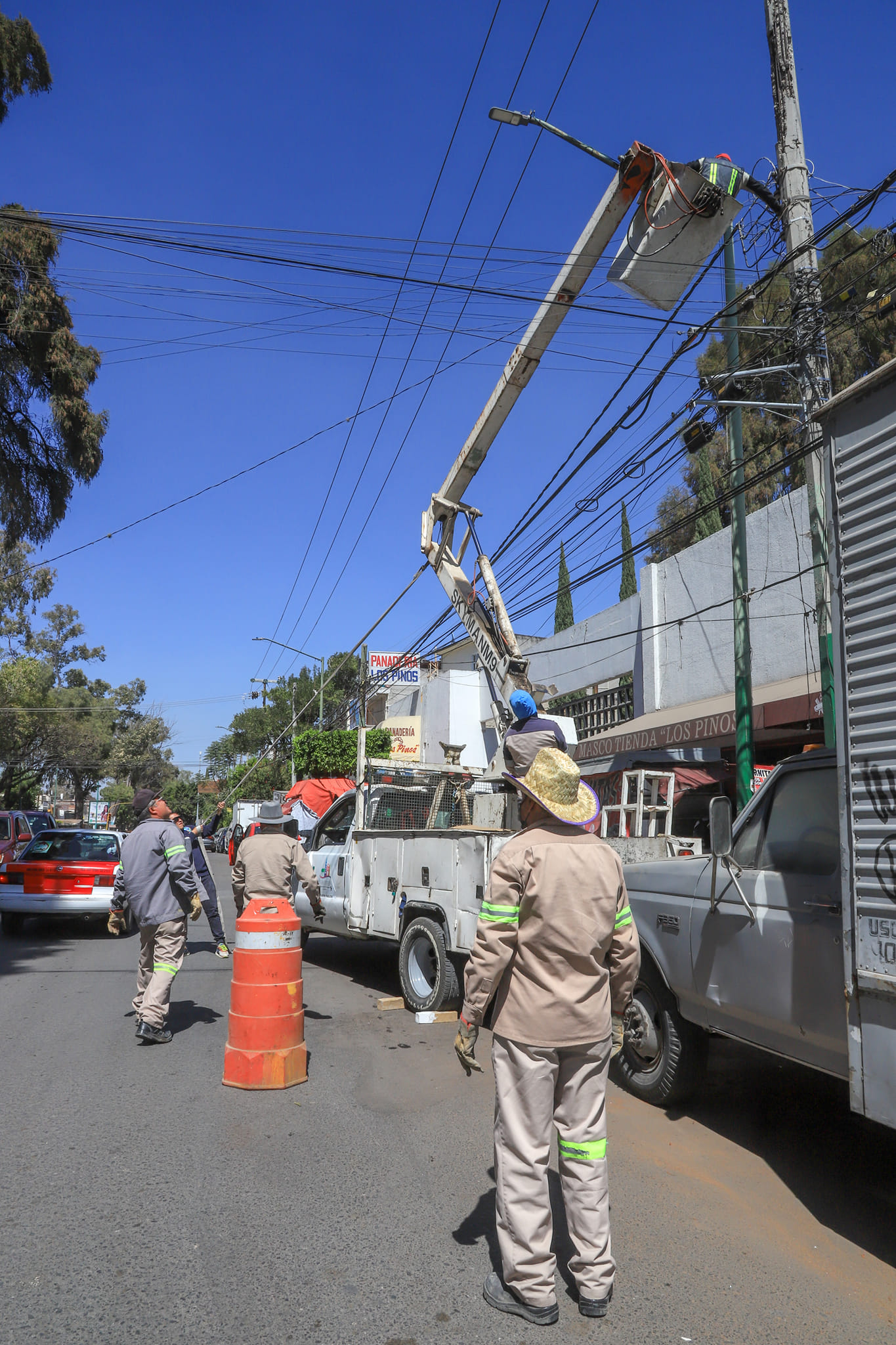 1676995894 985 Con el cambio y rehabilitacion del alumbrado publico con lamparas