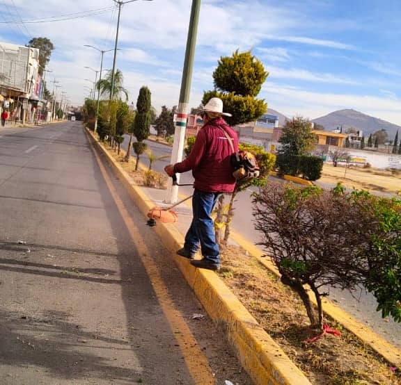 1677091677 43 REALIZAN TRABAJADORES DEL AYUNTAMIENTO FAENA DE LIMPIEZA EN BOULEVARD HIDALGO