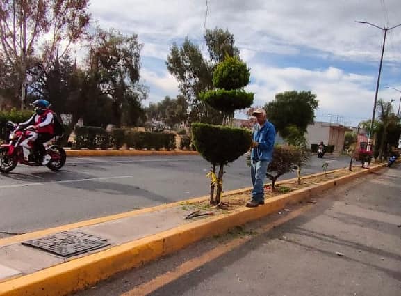 1677091677 783 REALIZAN TRABAJADORES DEL AYUNTAMIENTO FAENA DE LIMPIEZA EN BOULEVARD HIDALGO