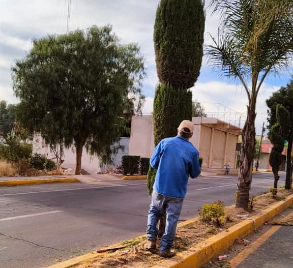 1677091677 994 REALIZAN TRABAJADORES DEL AYUNTAMIENTO FAENA DE LIMPIEZA EN BOULEVARD HIDALGO