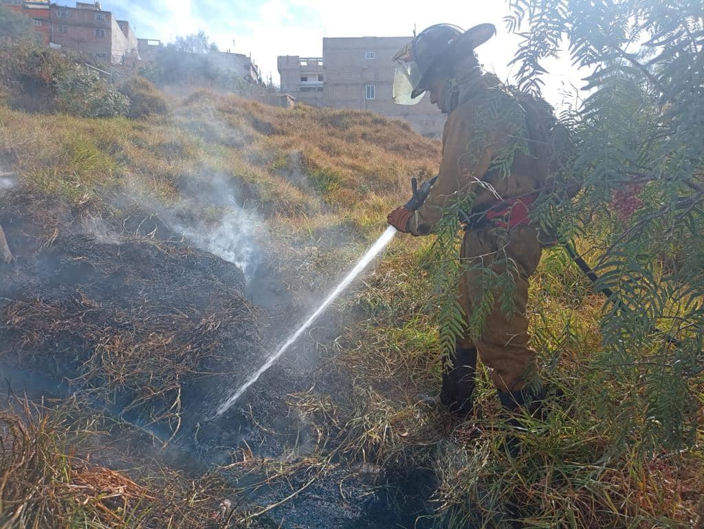 1677092327 588 Elementos del Cuerpo de Bomberos de AtizapanDeZaragoza se encuentran laborando