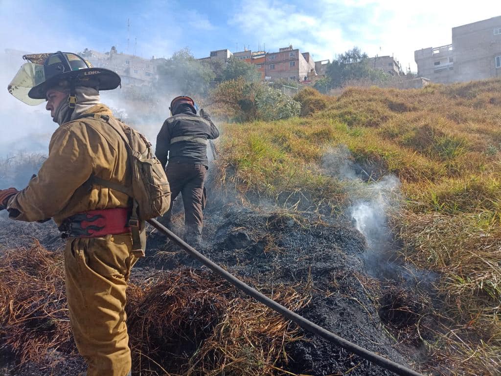 1677092328 410 Elementos del Cuerpo de Bomberos de AtizapanDeZaragoza se encuentran laborando