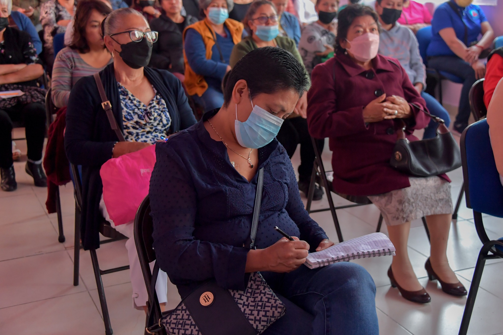 1677180919 766 Mujeres atizapenses acudieron al taller de La tanatologia y el