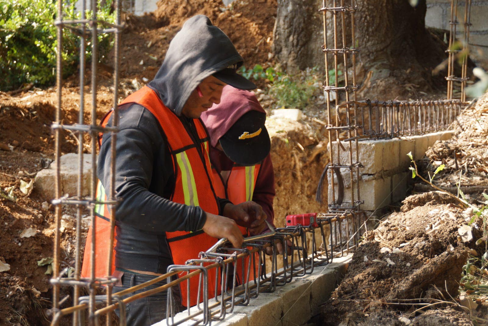 1677194375 29 El Segundo Regidor acompanado del Director de Obras Publicas realizo