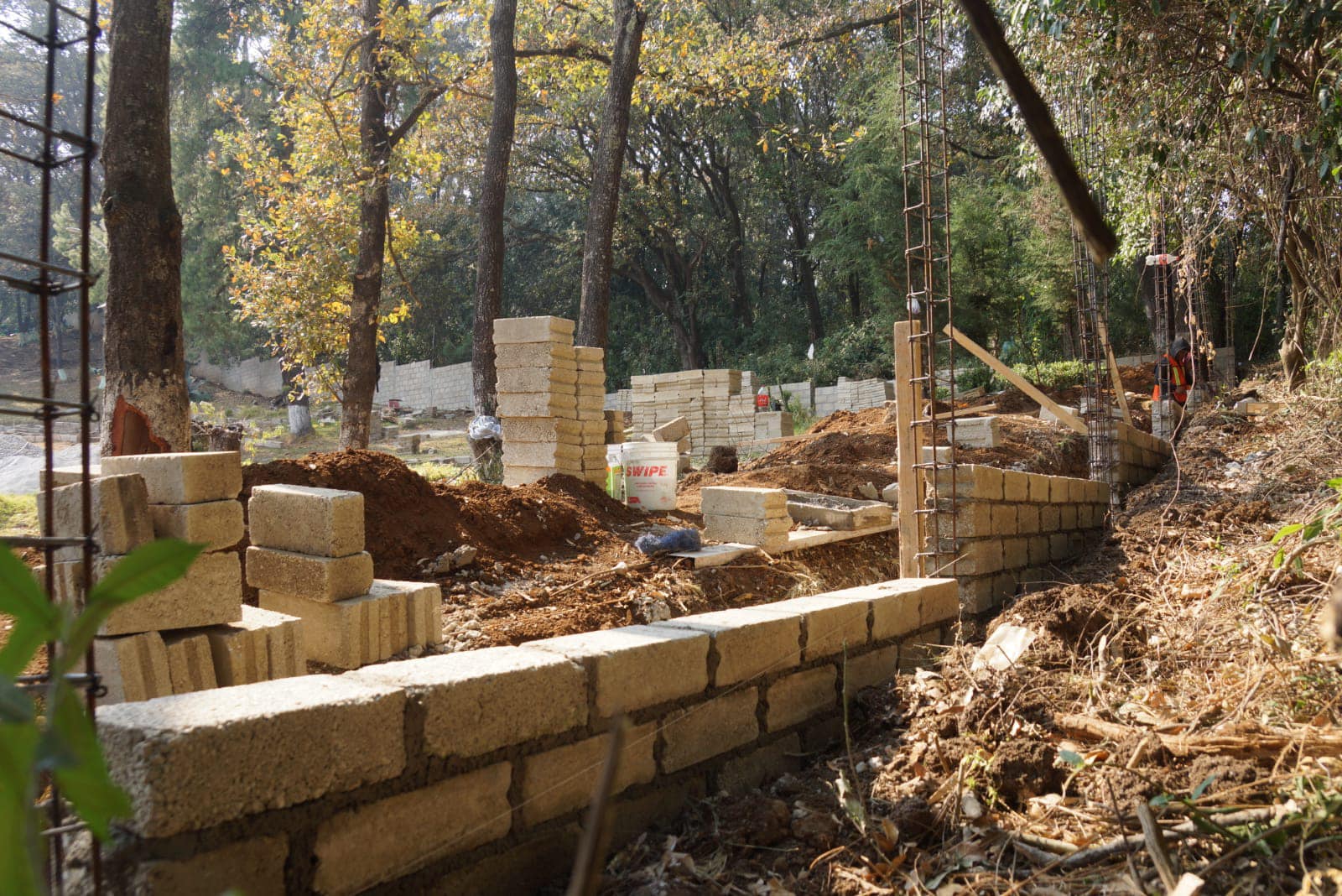 1677194390 El Segundo Regidor acompanado del Director de Obras Publicas realizo