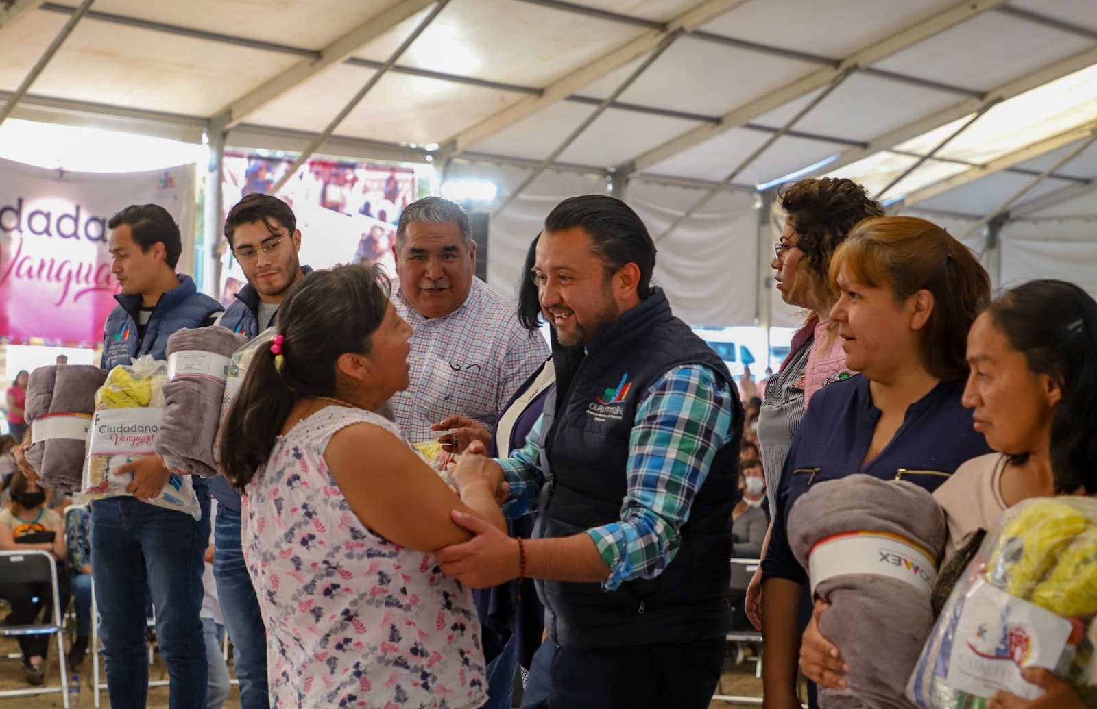 1677252752 433 Durante la entrega de apoyos a 3 mil 500 beneficiarios