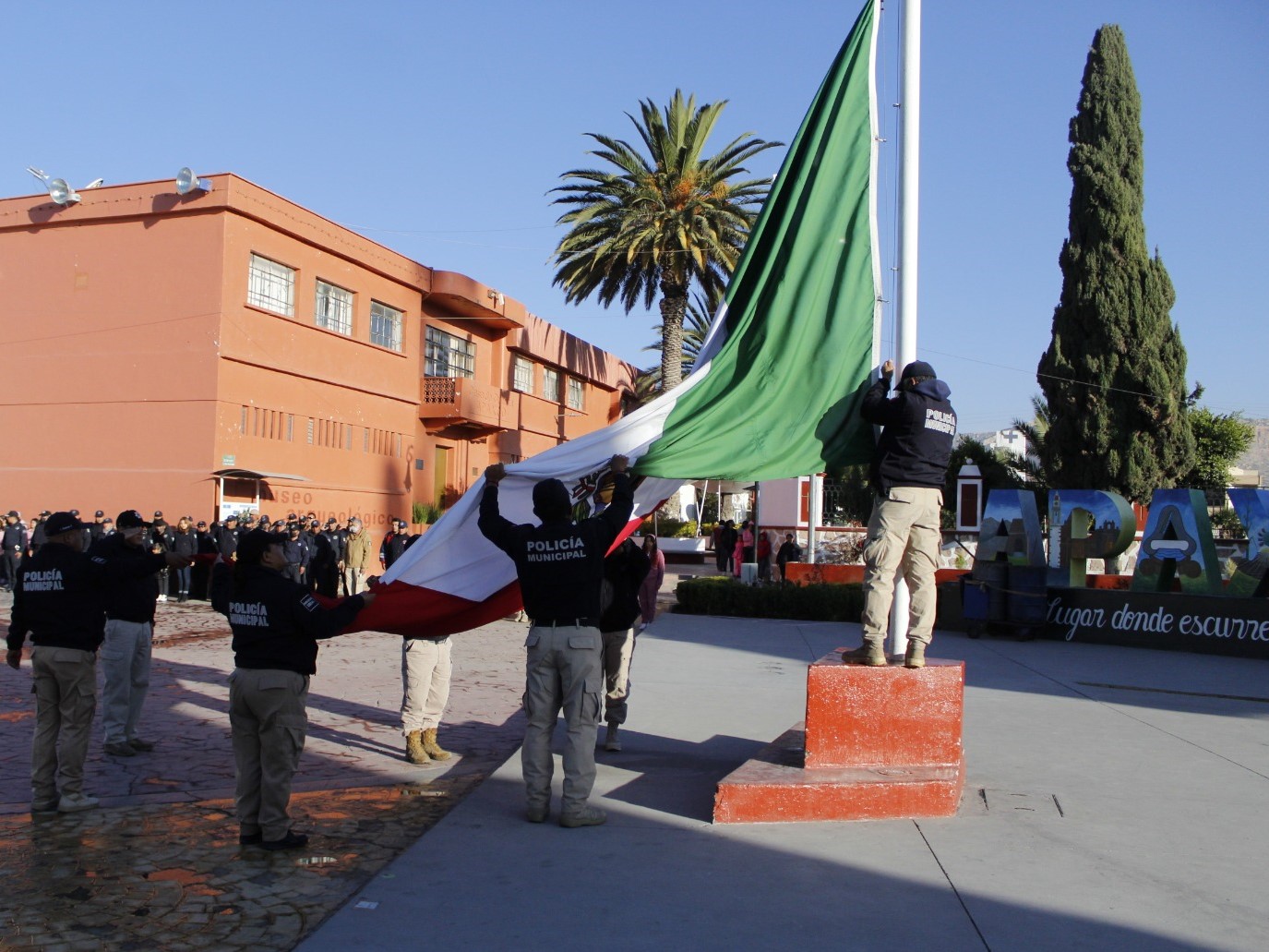 1677260730 195 HONORES POR EL DIA DE LA BANDERA