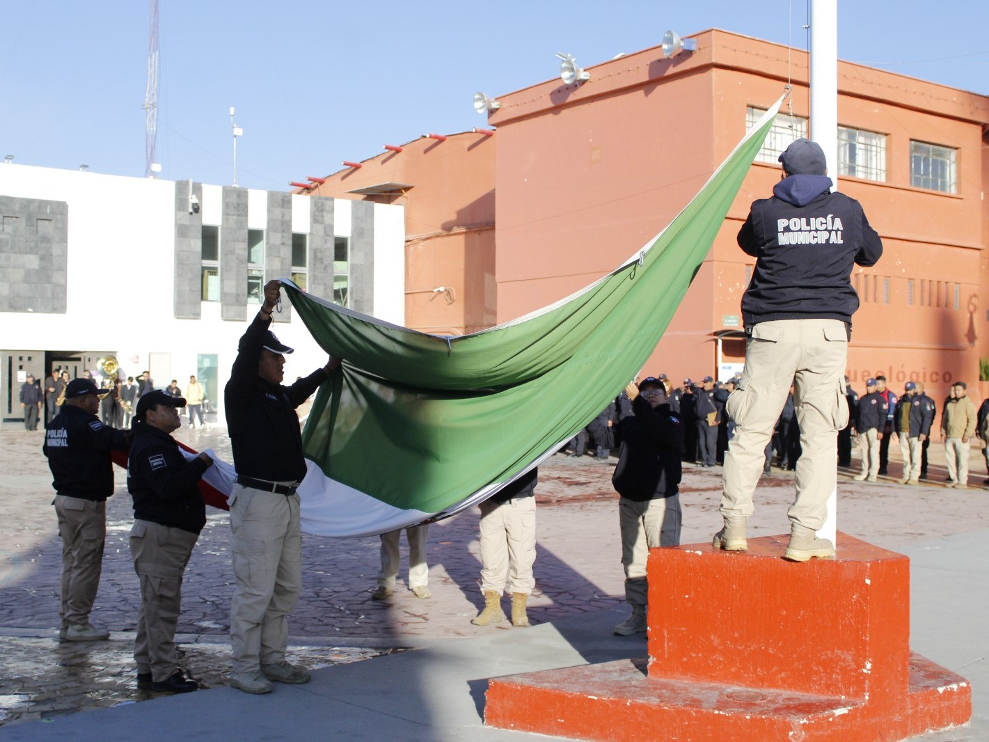 1677260730 699 HONORES POR EL DIA DE LA BANDERA