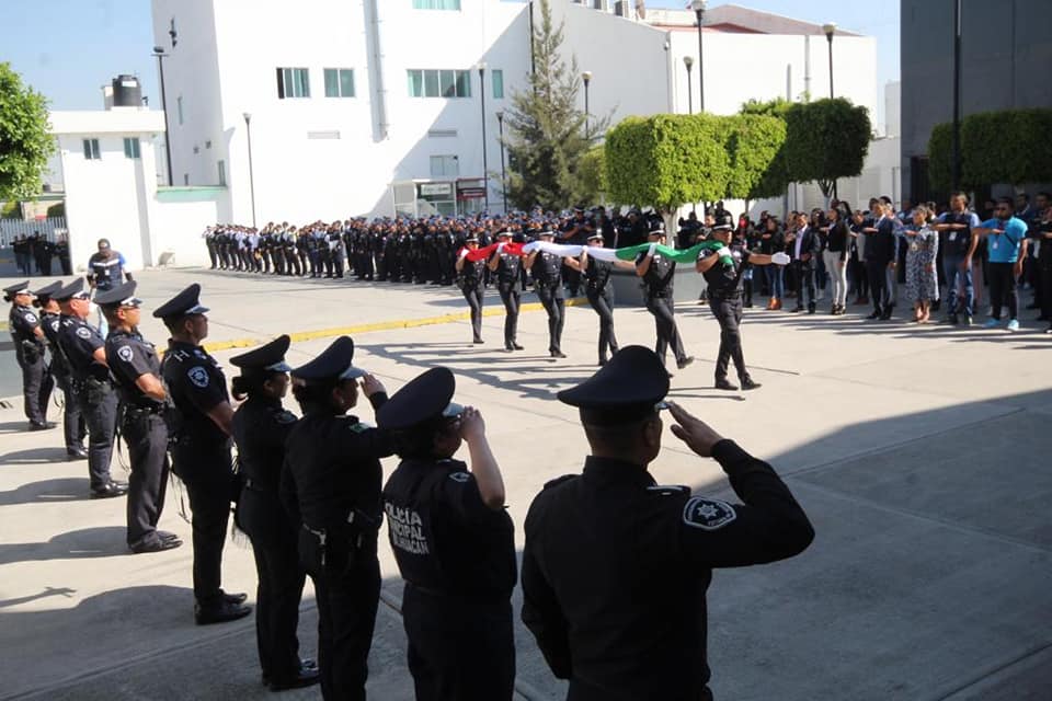 1677274305 954 GOBIERNO DE CHIMALHUACAN ABANDERA A ESCOLTAS DE 40 PLANTELES