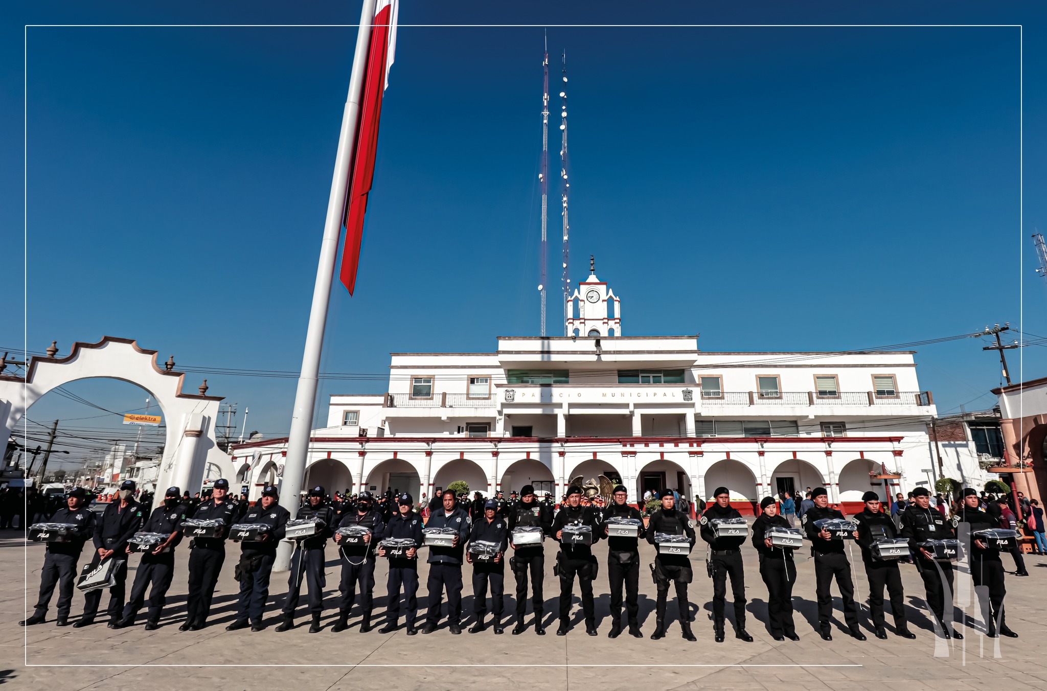 1677341693 118 Durante la Ceremonia Civica del Dia de la Bandera La