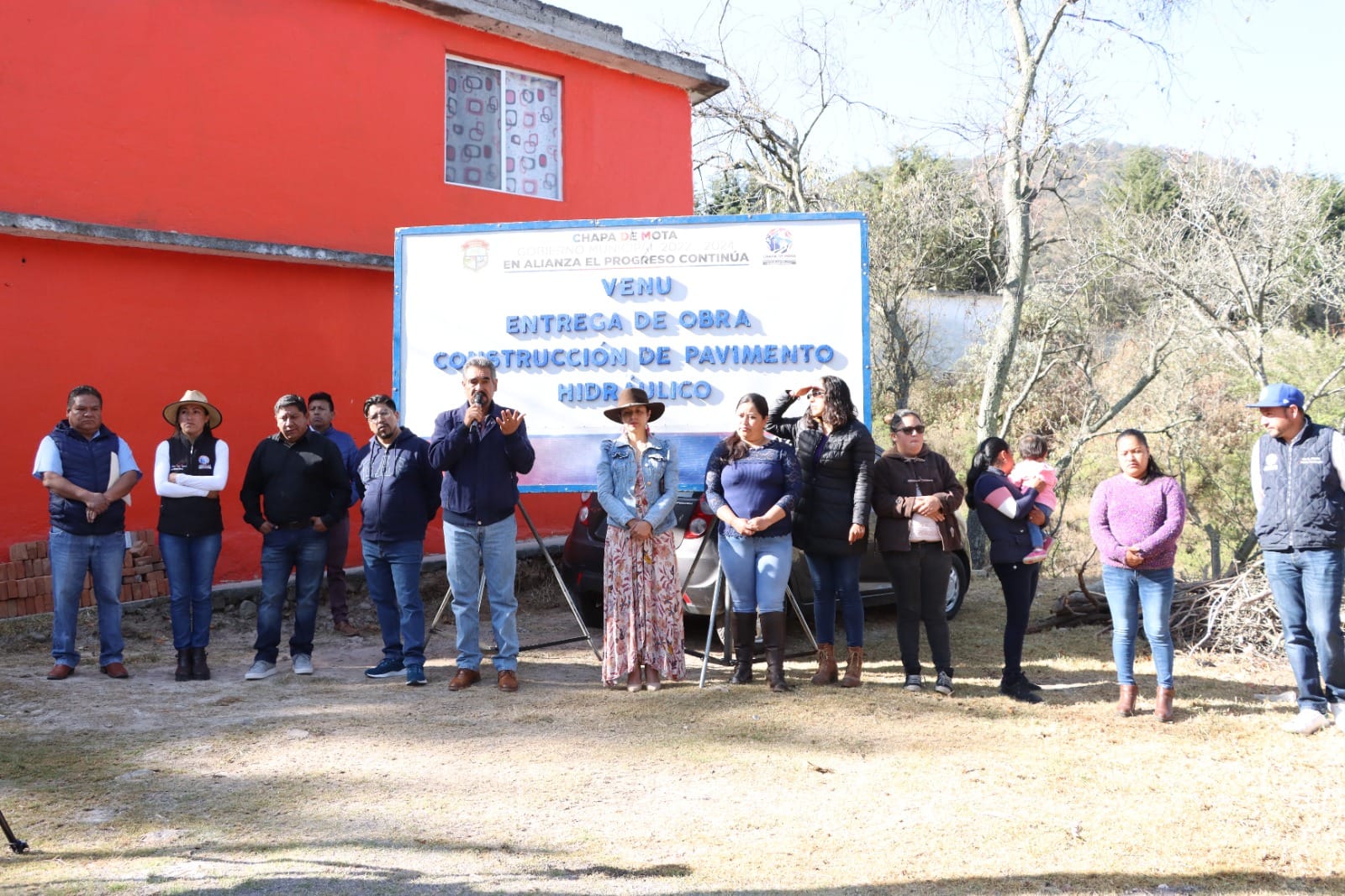 1677346987 539 EntregadeObra Nuestro Presidente Municipal el Profr A Pastor Cruz Garcia