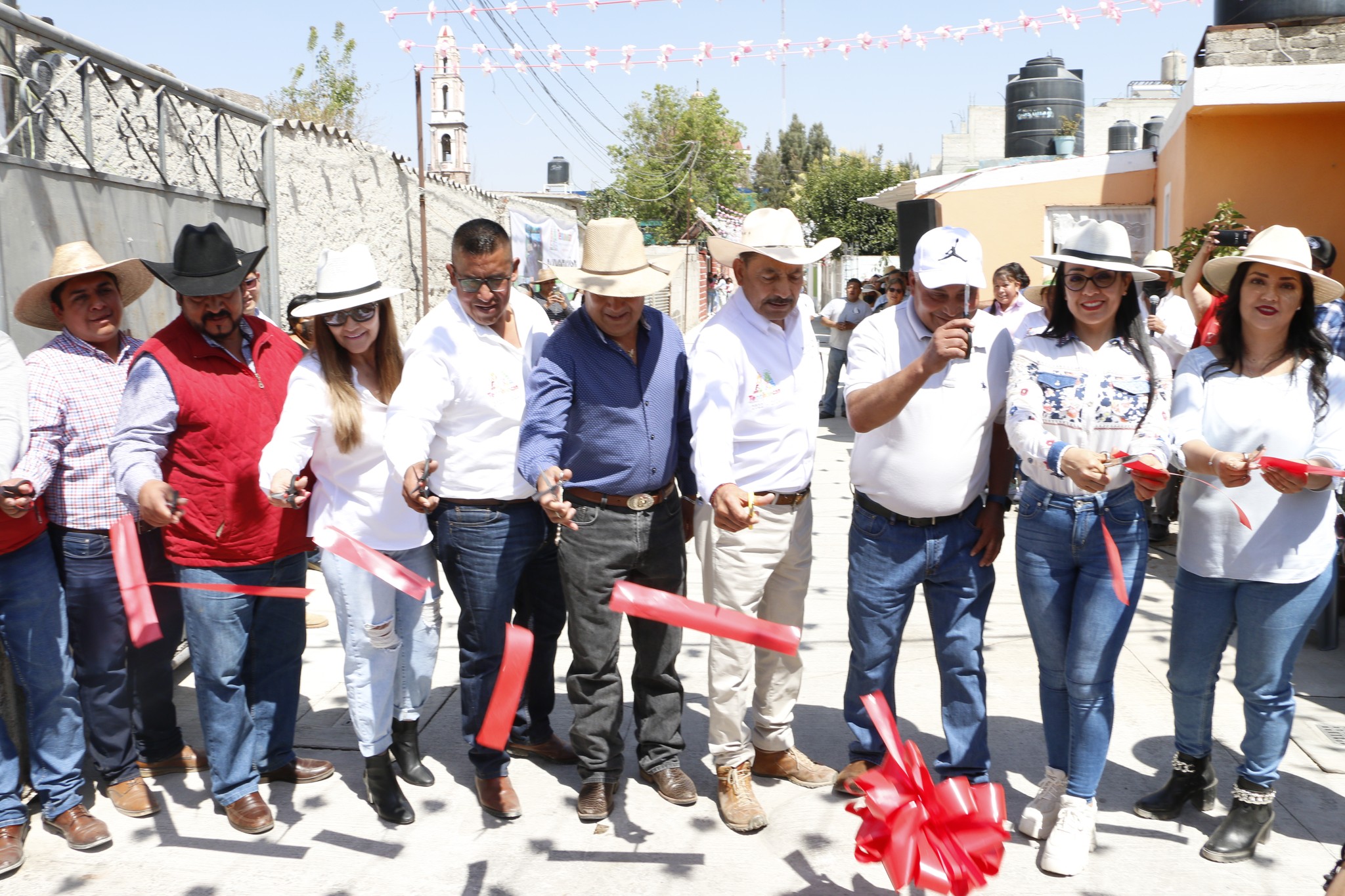 1677352488 396 Realizamos la entrega de la obra de Pavimentacion con Concreto