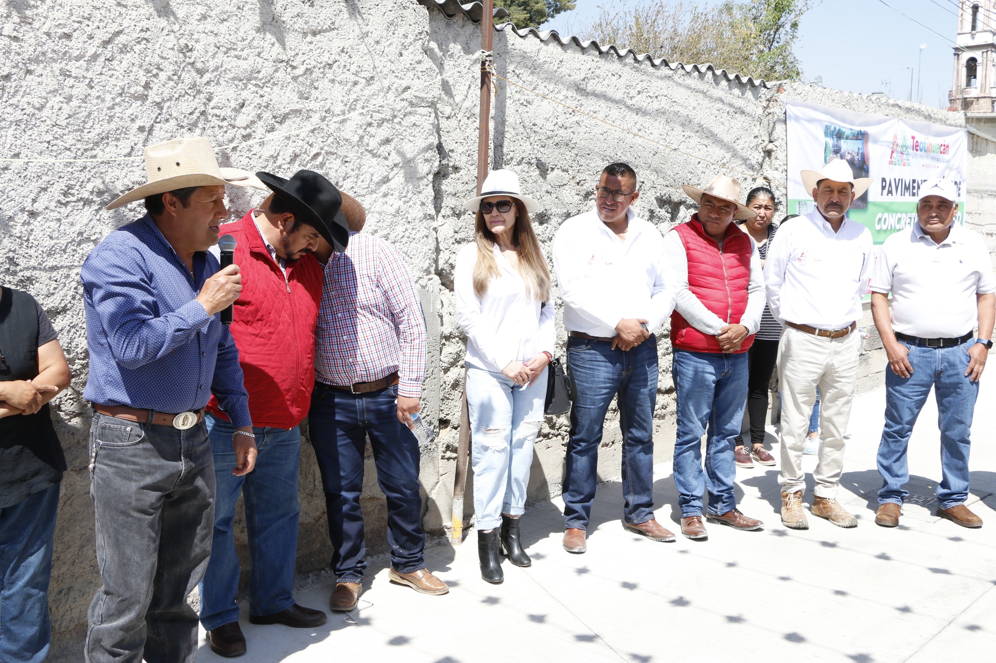 1677352489 883 Realizamos la entrega de la obra de Pavimentacion con Concreto