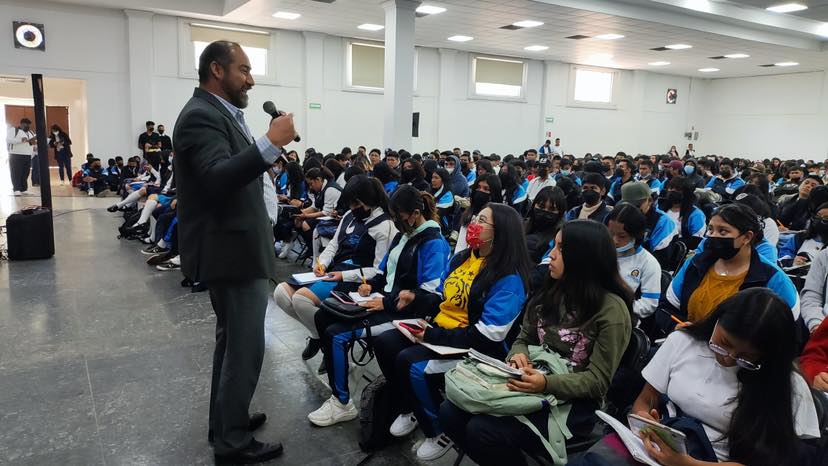 1677358949 160 Ante mas de 800 alumnas y alumnos de bachillerato padres