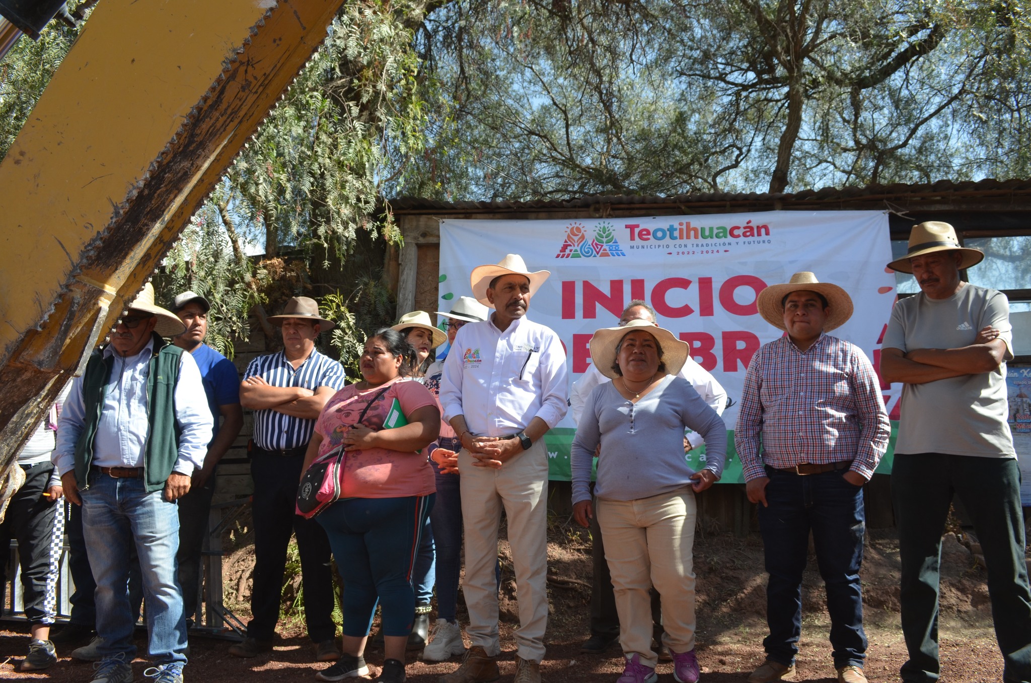 1677367020 52 Banderazo de inicio a la Introduccion de Drenaje Sanitario en