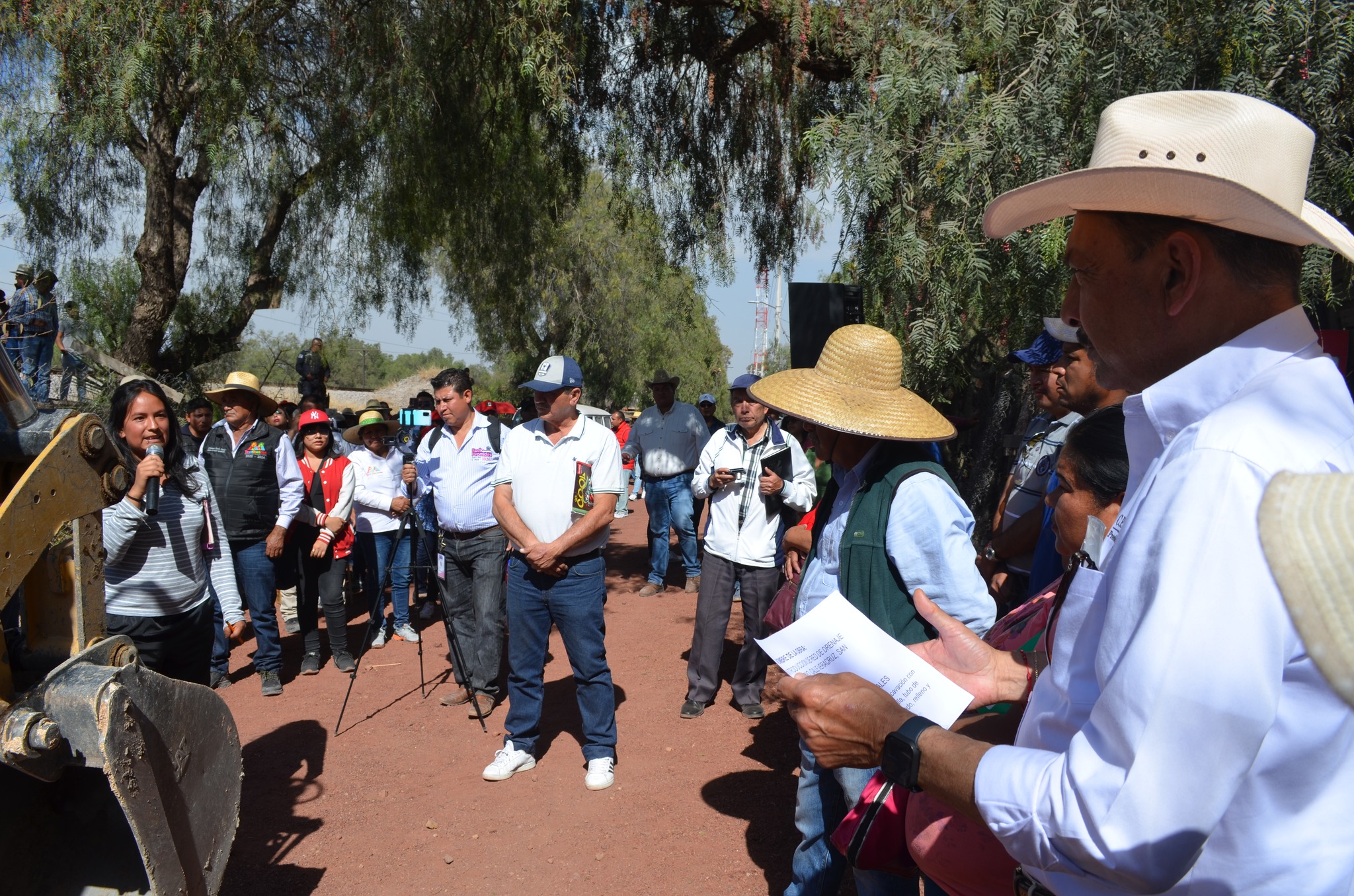 1677367020 85 Banderazo de inicio a la Introduccion de Drenaje Sanitario en