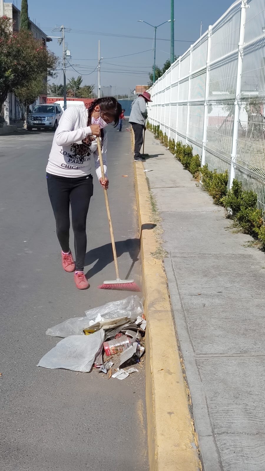 1677368902 117 SERVIDORES PUBLICOS REALIZAN JORNADA DE LIMPIEZA EN AVENIDA GREGORIO MELERO