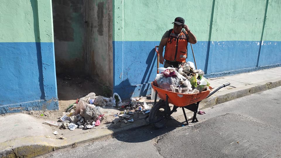 1677368914 SERVIDORES PUBLICOS REALIZAN JORNADA DE LIMPIEZA EN AVENIDA GREGORIO MELERO