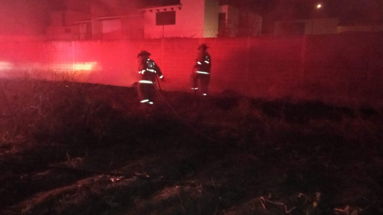 1677419013 988 Esta noche nuestros bomberos trabajan en apagar un incendio en