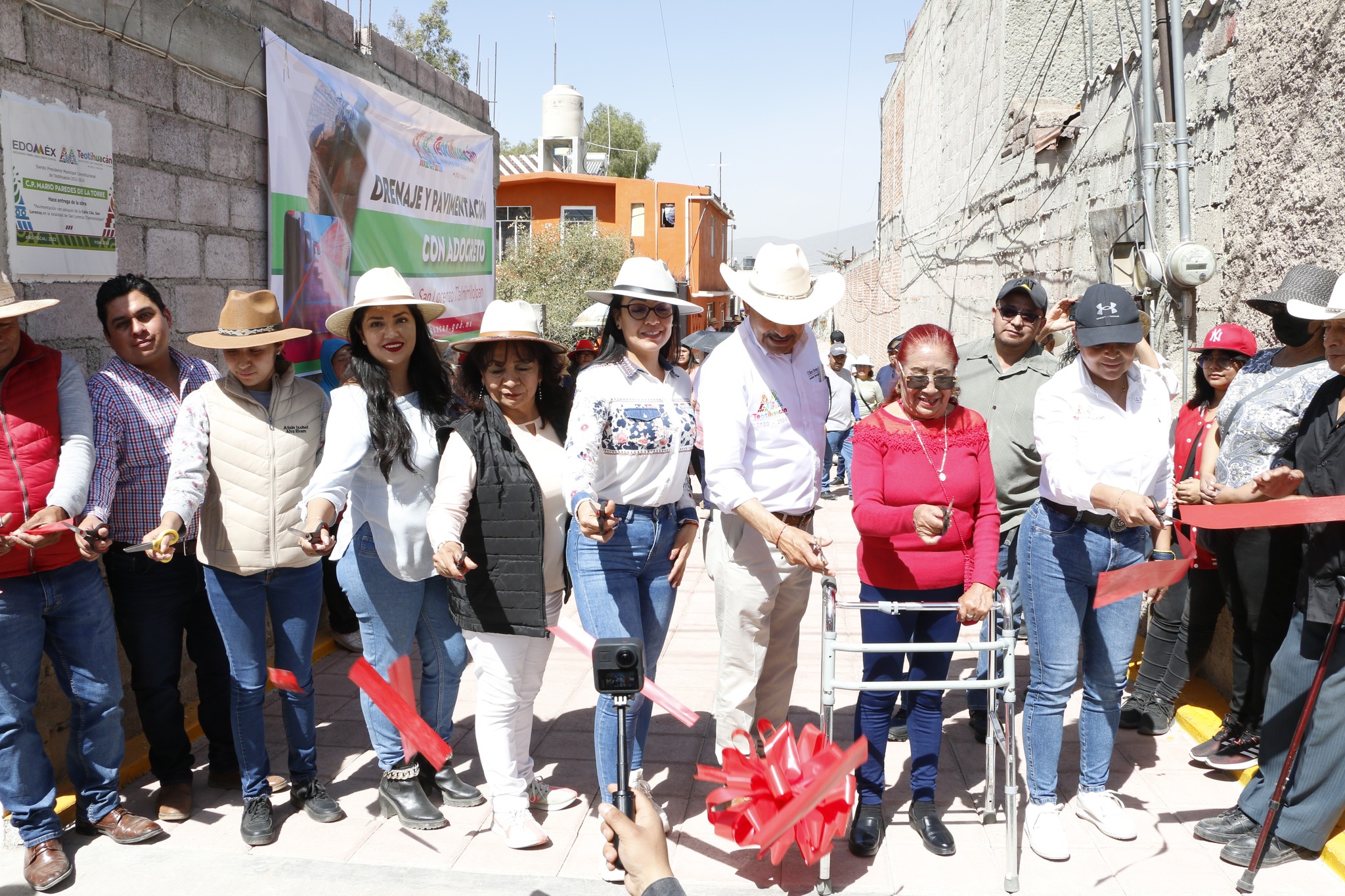 1677425622 484 Entrega de las obras de Pavimentacion con Adocreto y Red