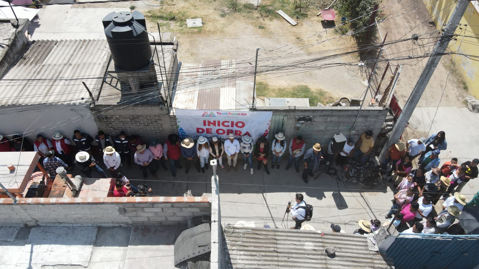 1677432990 930 Banderazo de inicio a la obra 706 m2 de Pavimentacion