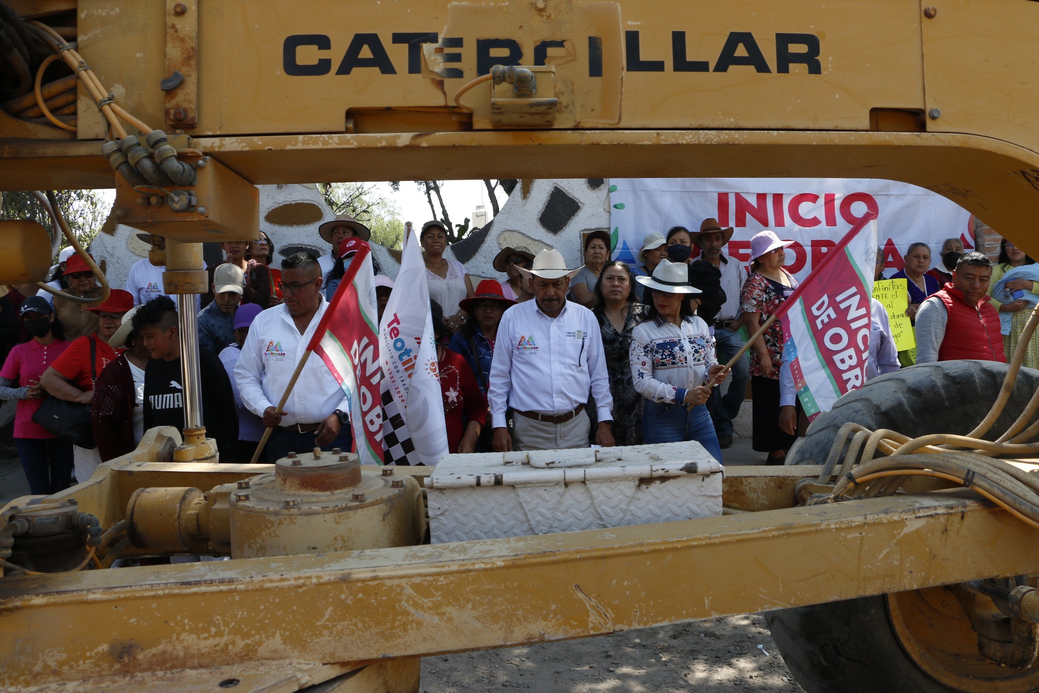 1677447678 502 Banderazo de inicio de la obra Pavimentacion Asfaltica de 2145