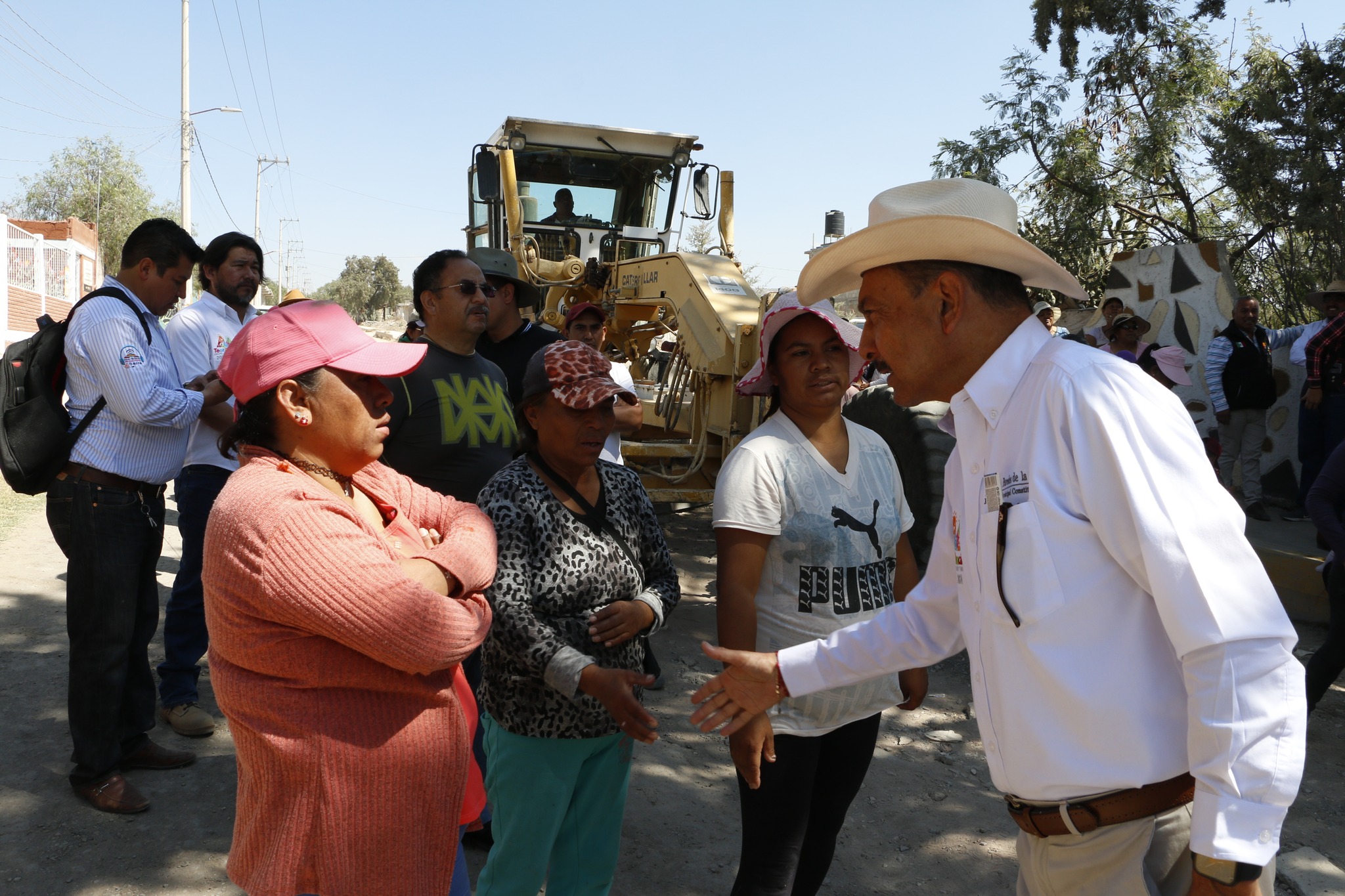 1677447679 843 Banderazo de inicio de la obra Pavimentacion Asfaltica de 2145