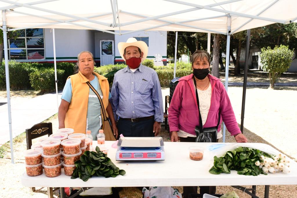 1677541241 111 Productores dan brillo a Otzolotepec en el Tianguis de la