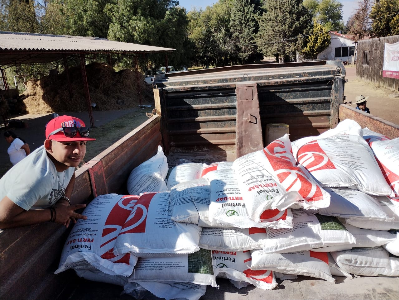 1677624461 103 PRODUCTORES DE CHIMALHUACAN RECIBEN FERTILIZANTES GRATUITOS