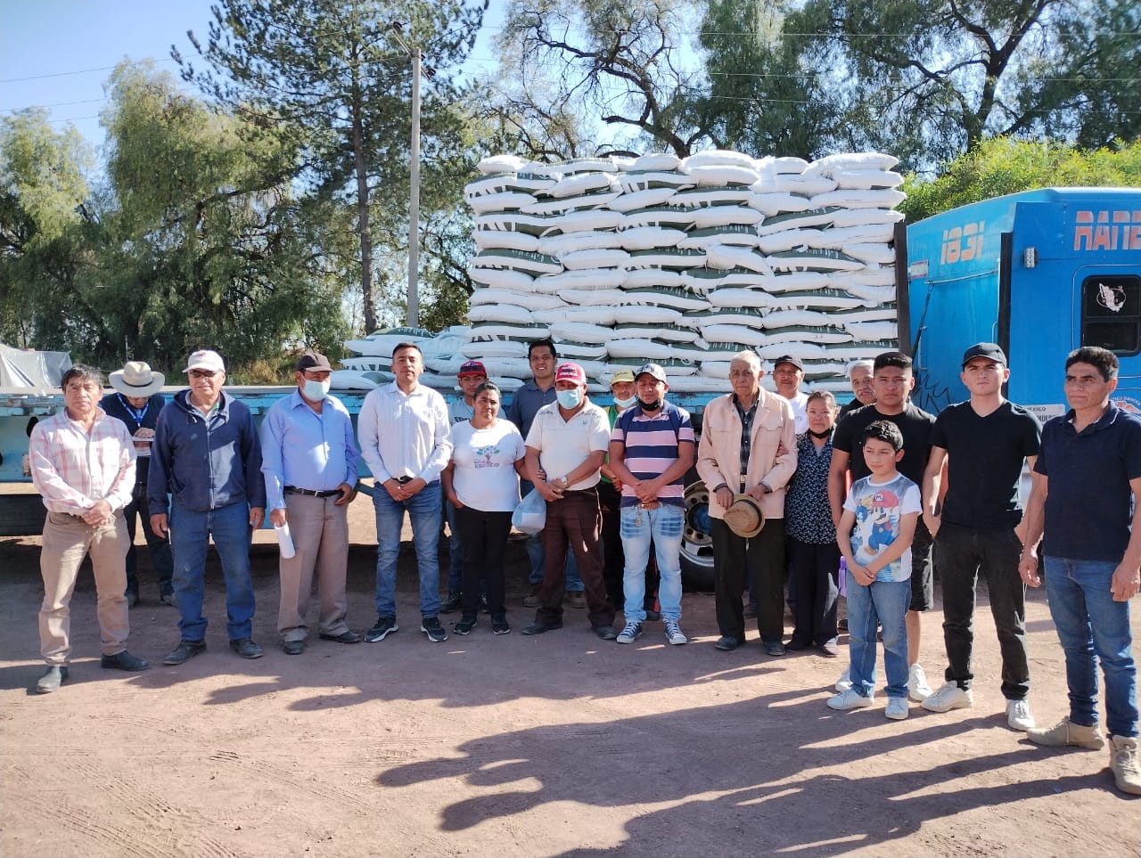 1677624461 818 PRODUCTORES DE CHIMALHUACAN RECIBEN FERTILIZANTES GRATUITOS