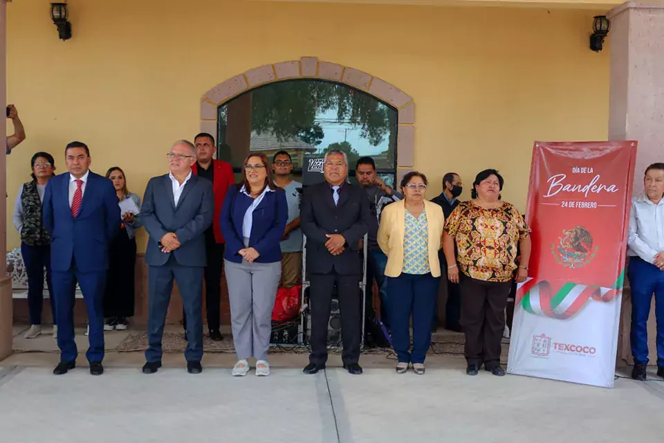 Actos civicos conmemorando el DiadelaBandera en distintas comunidades del munic jpg