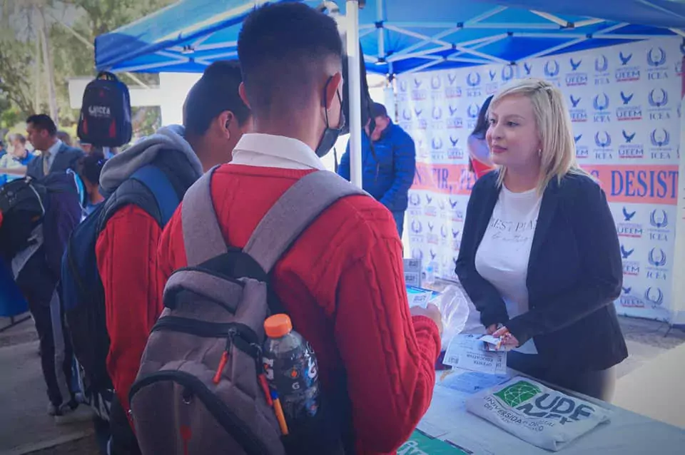 Apoyando a la profesionalizacion de nuestros jovenes que estan por jpg