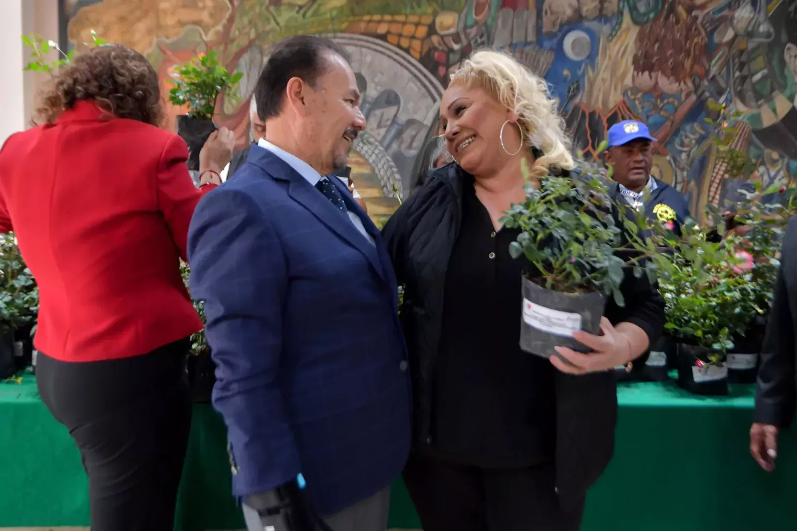 Asi comenzamos la celebracion del DiaDelAmorYLaAmistad en el Palacio Municipal jpg