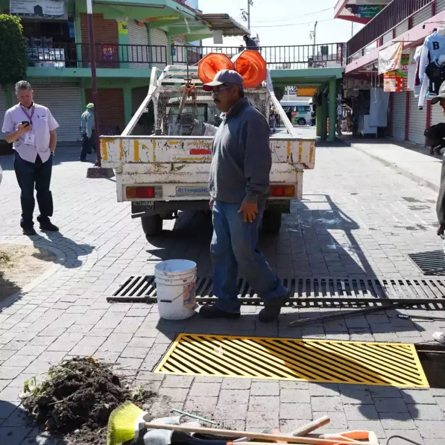 Como parte del mantenimiento constante a plazas y mercados el jpg