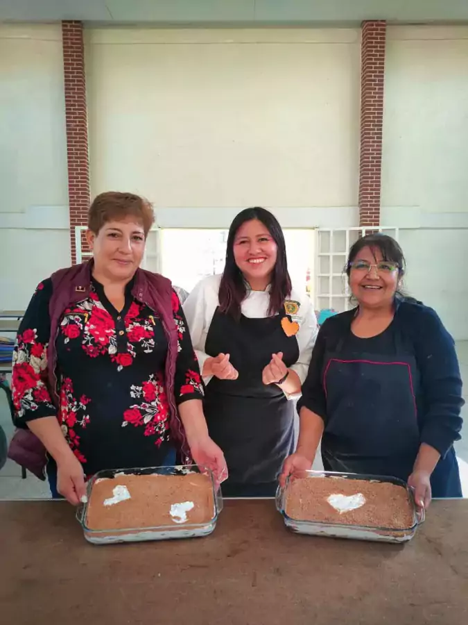 Compartimos algunas fotografias del curso de reposteria que se lleva jpg