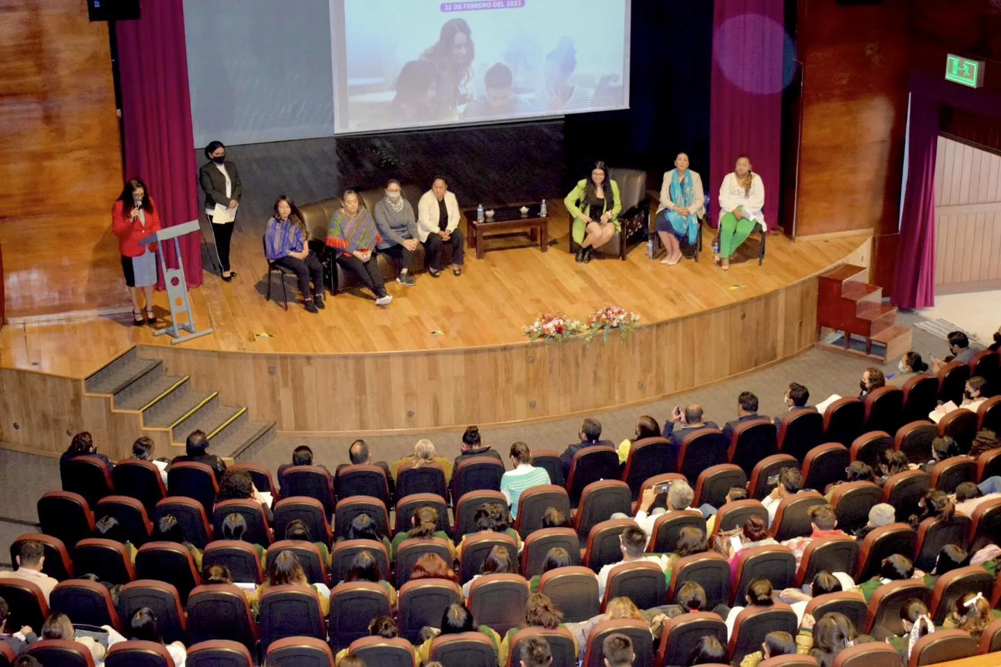 Con exito se llevo a cabo el Panel Conversatorio Personalidades jpg