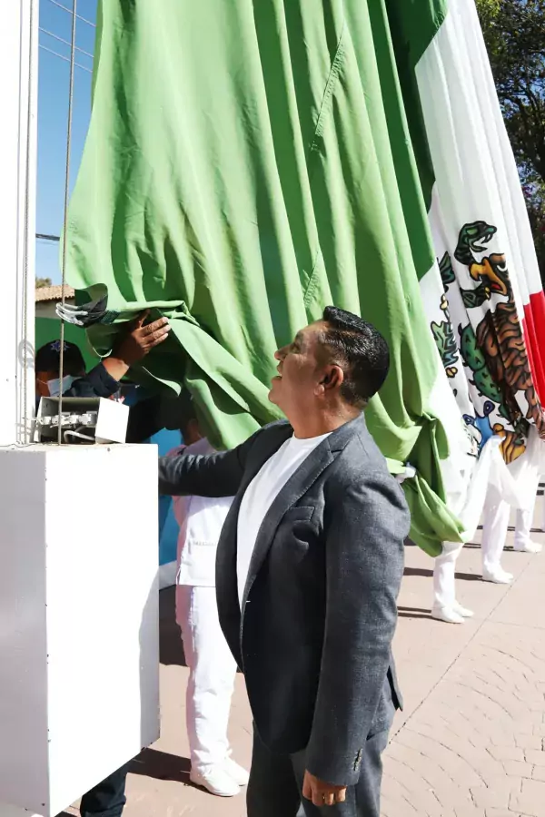 Conmemoramos el Dia de la Bandera con una ceremonia solemne jpg