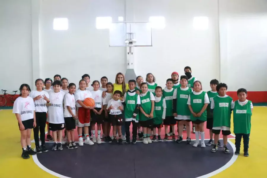 Disfrute mucho asistir al primer juego de basquetbol de los jpg