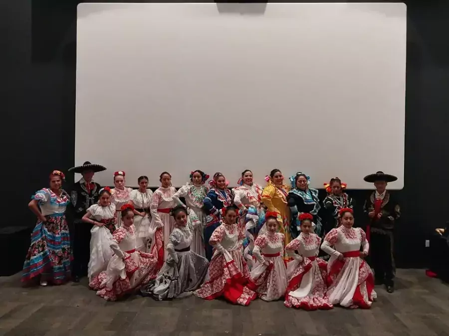 El grupo de Danza Ollin Teotl participo con gran entusiasmo jpg