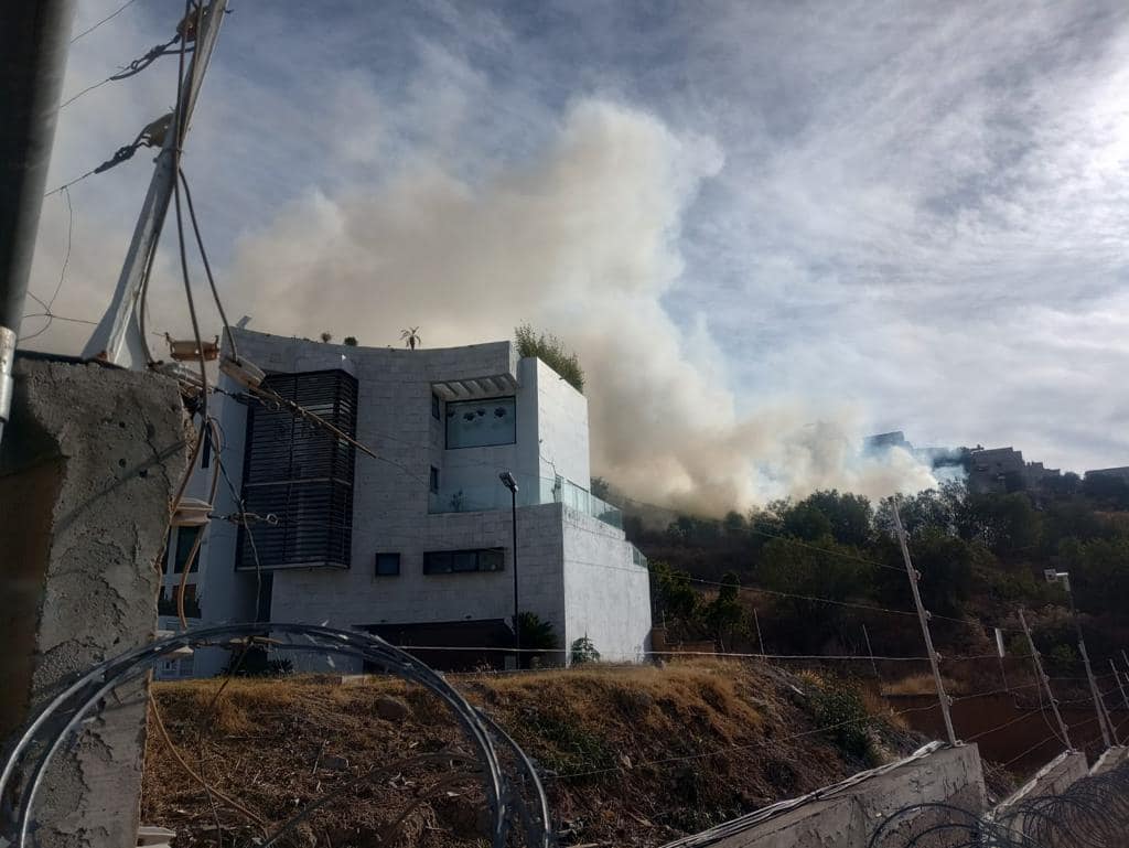 Elementos del Cuerpo de Bomberos de AtizapanDeZaragoza se encuentran laborando